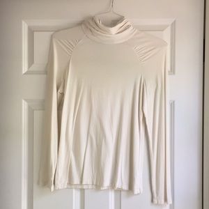 ⏰ NY&Co Off White Turtle Neck